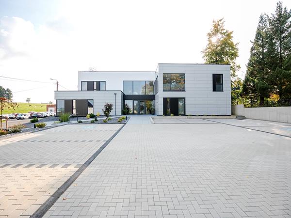 Moderner Neubau des Ärztehauses ProGesund in Büllingen (B)