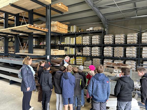 „Platz den Kindern“: Grundschulen zu Besuch in unserem Bauunternehmen