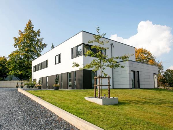 Moderner Neubau des Ärztehauses ProGesund in Büllingen (B)