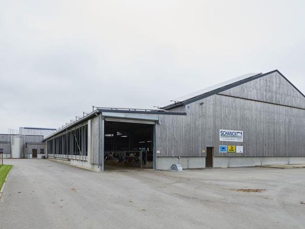 Étable de vaches laitières à Hautbellain