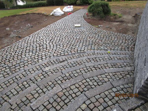 Mur de soutènement, terrasse et escalier